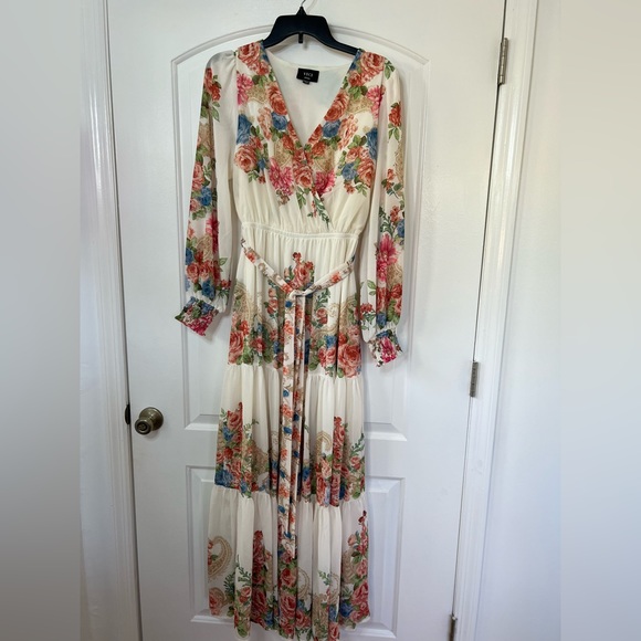 Vici Dresses & Skirts - VICI Boho Bohemian Floral V-Neck Maxi Dress in Size Small - EUC!